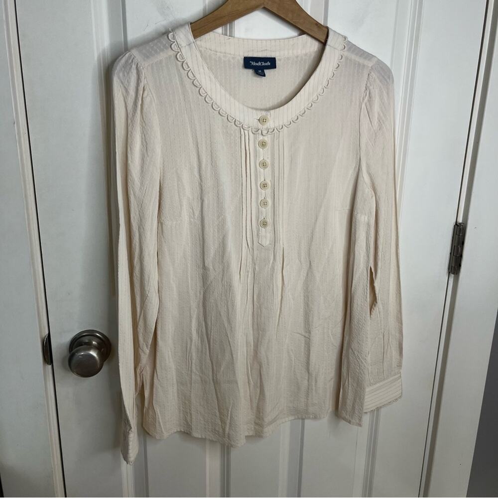 ModCloth Ivory Pintuck Button Down Dainty Long Sleeve Blouse Size Medium